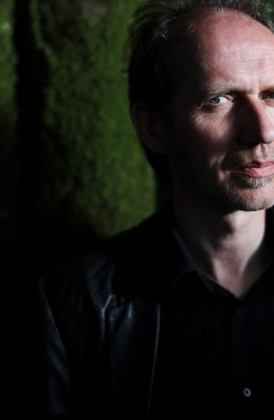 Iarla Ó Lionáird